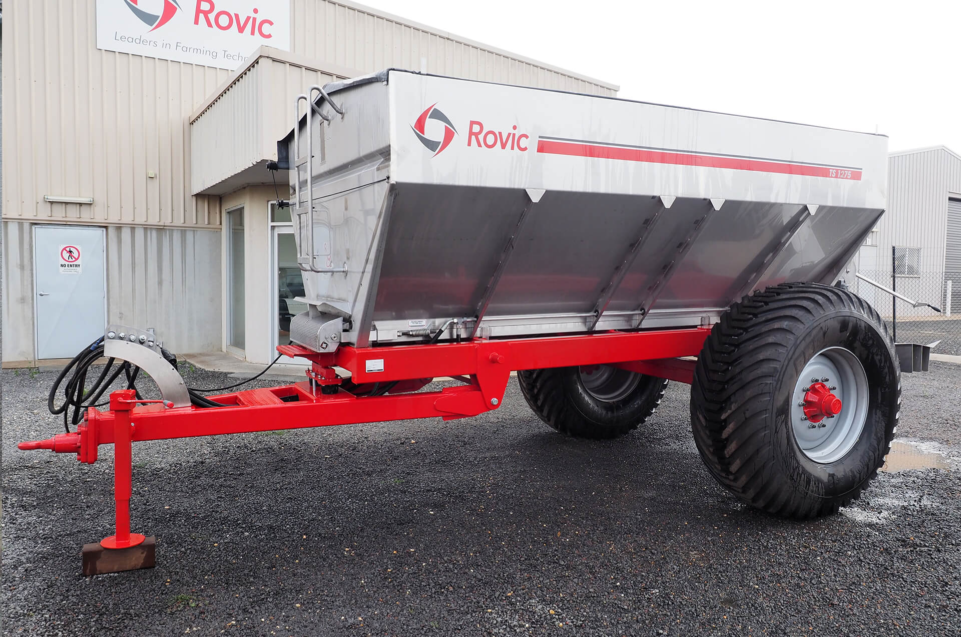 Rovic Agri - Spreader Side View